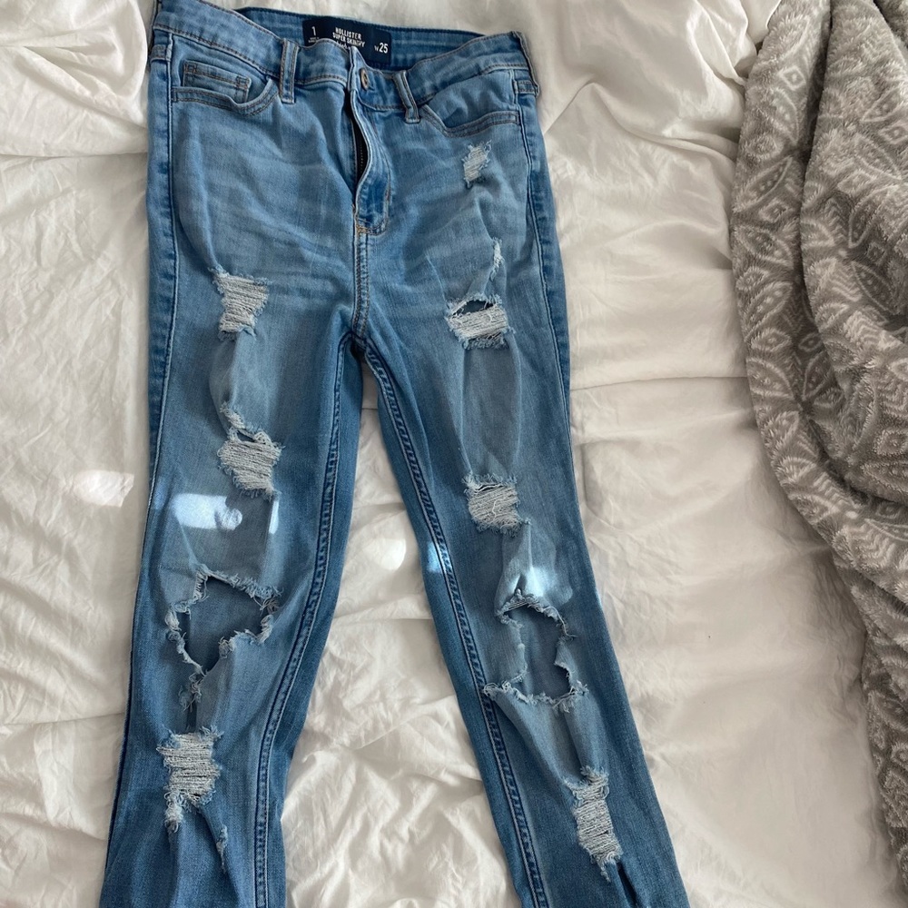 Hollister Super Skinny Highrise Ripped Skinny Jeans
